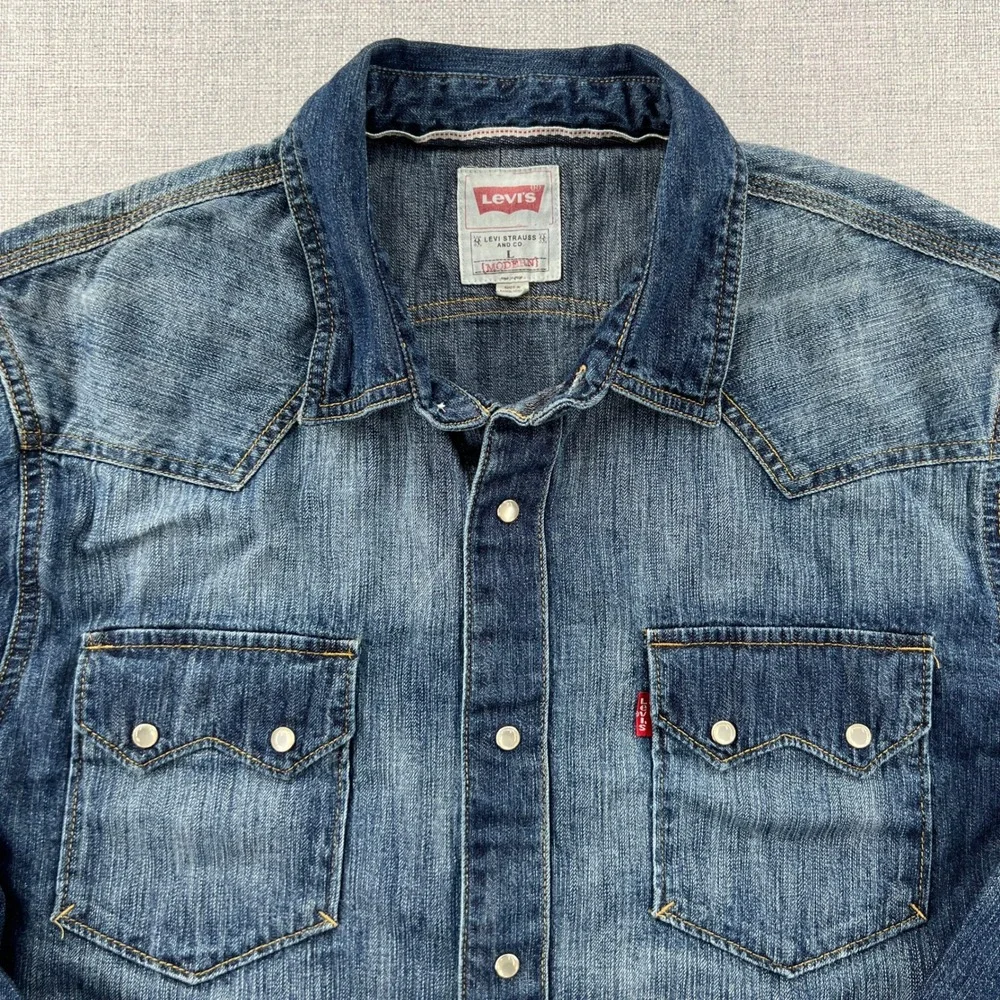 Levis Denim Western Pearl Snap Shirt Mens Large Medium Wash Distressed Sawtooth